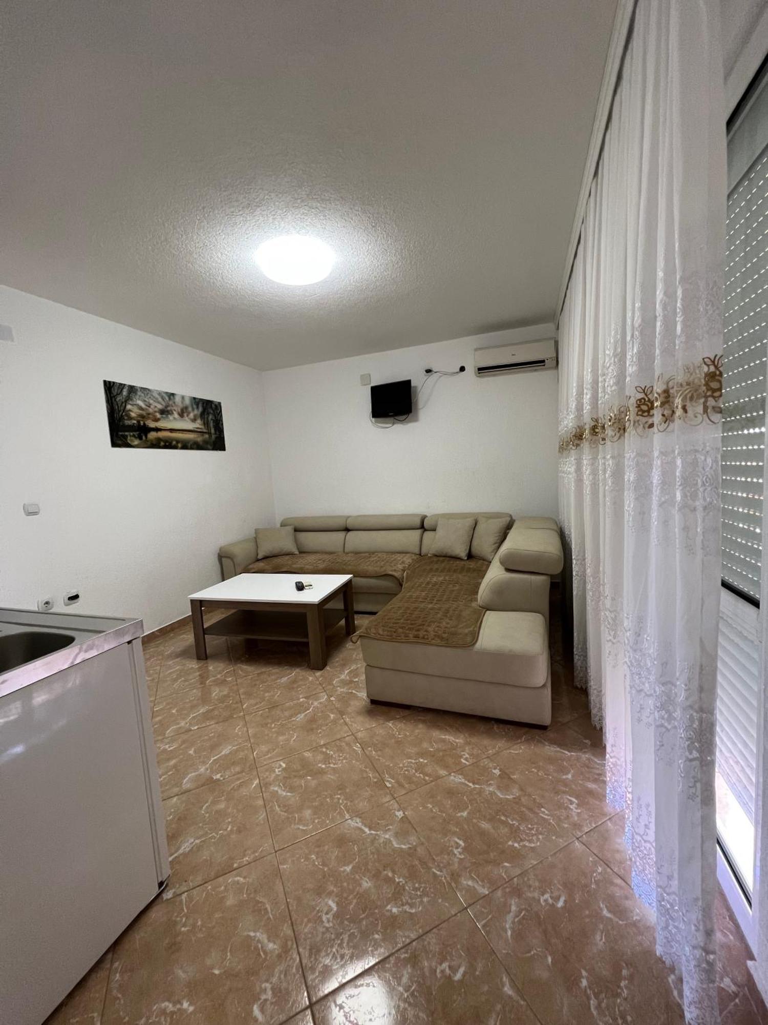 Apartments Zalli Улцинь Екстер'єр фото