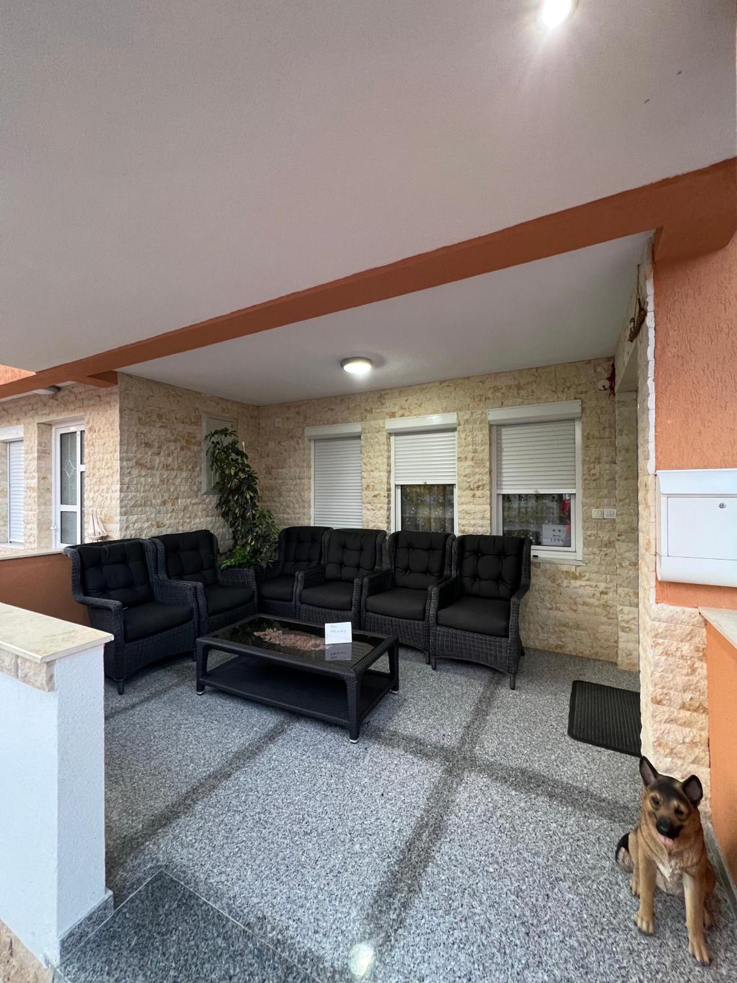 Apartments Zalli Улцинь Екстер'єр фото