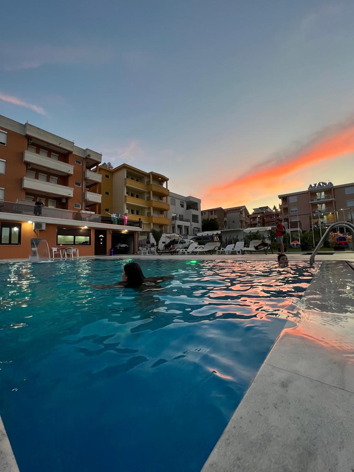 Apartments Zalli Улцинь Екстер'єр фото