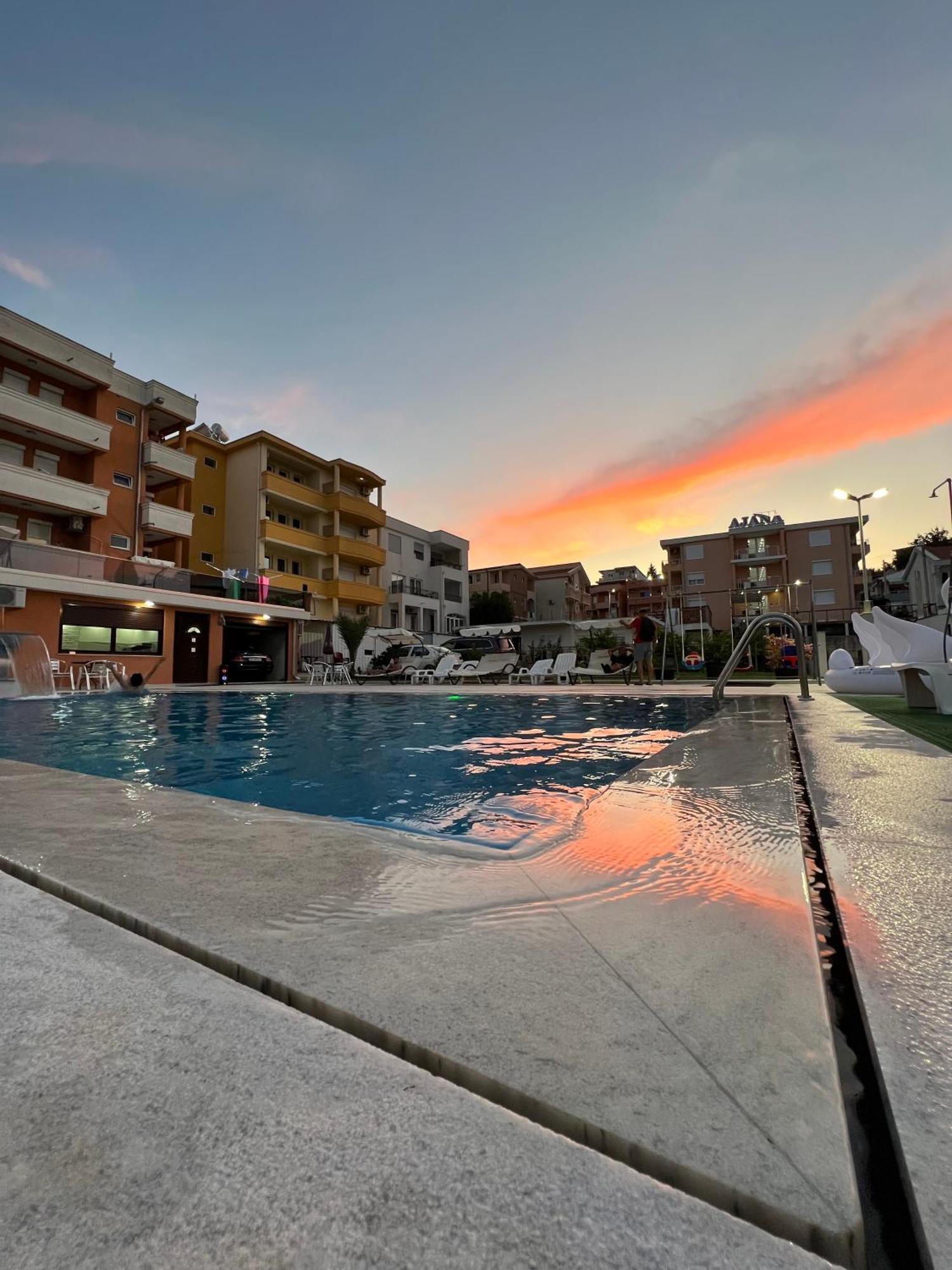 Apartments Zalli Улцинь Екстер'єр фото