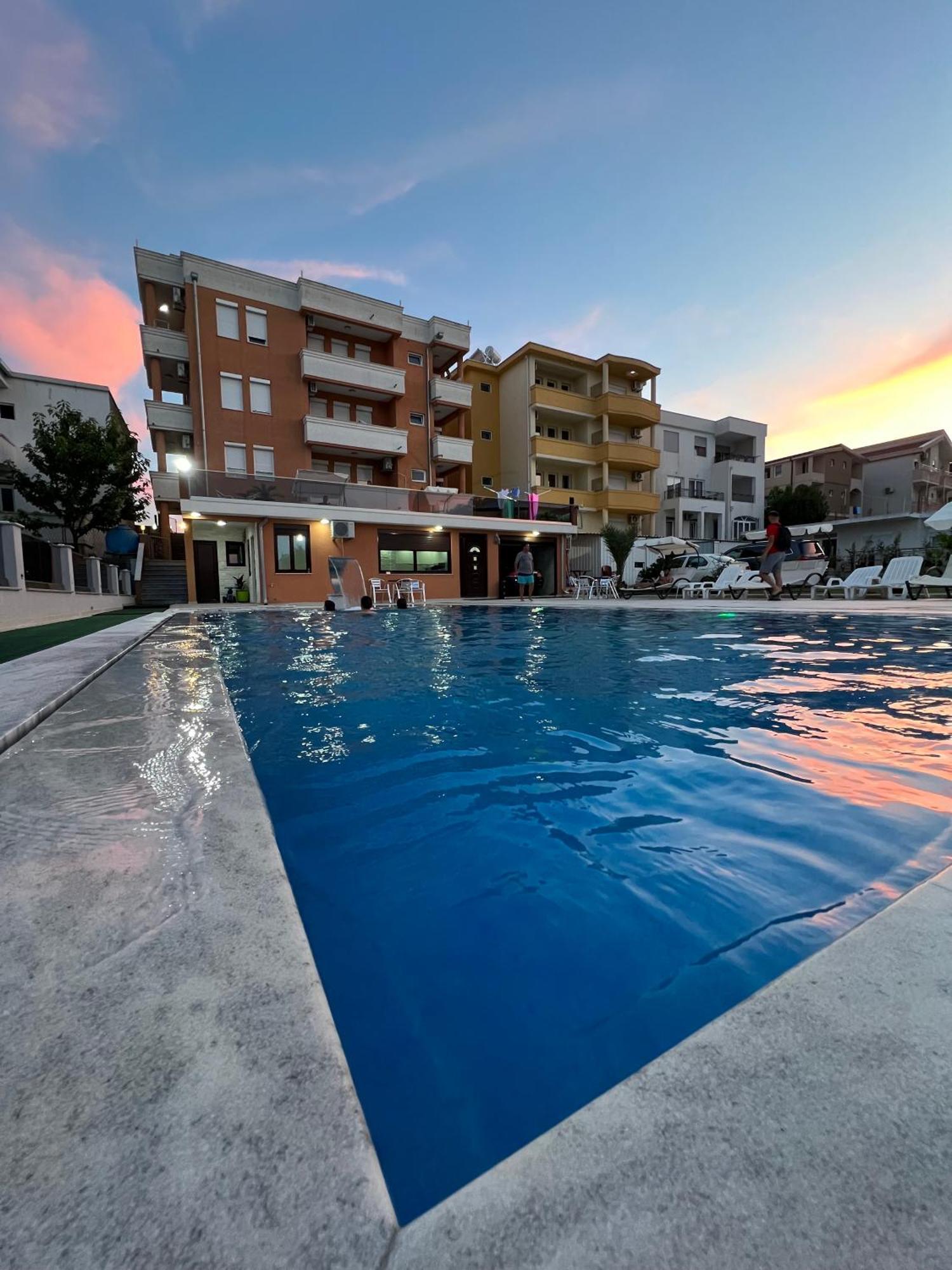 Apartments Zalli Улцинь Екстер'єр фото