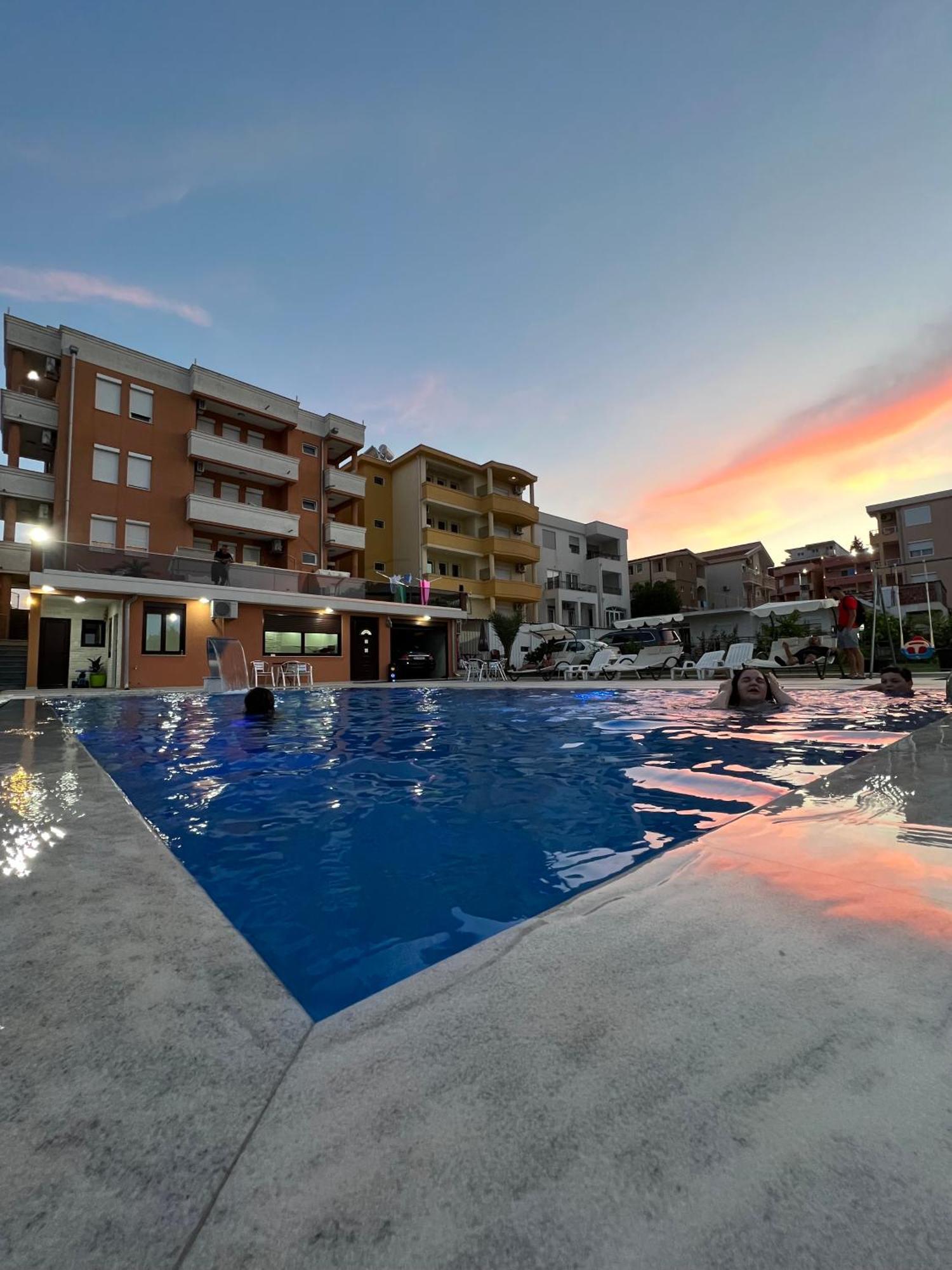 Apartments Zalli Улцинь Екстер'єр фото