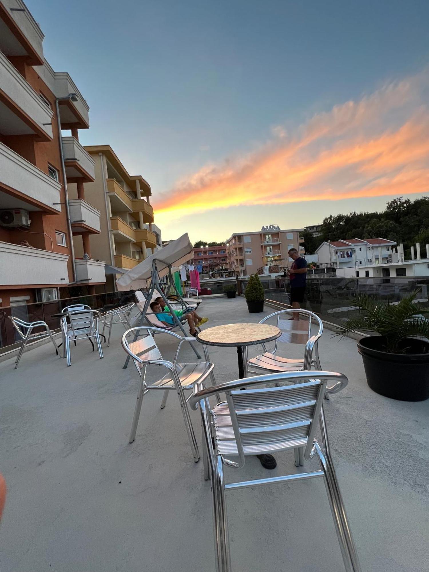 Apartments Zalli Улцинь Екстер'єр фото