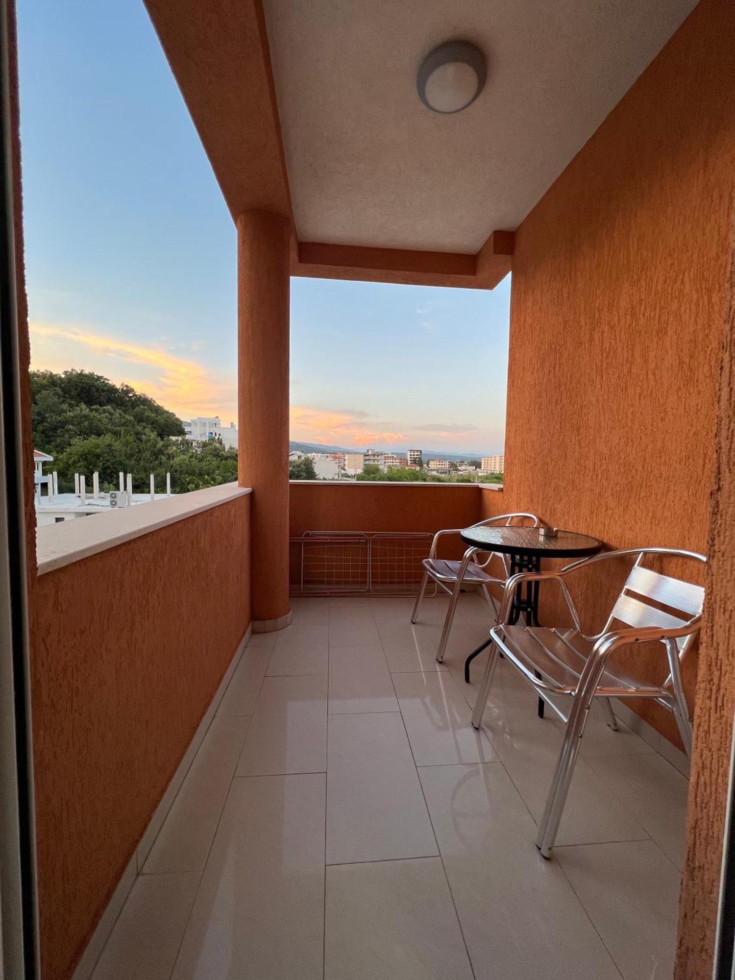 Apartments Zalli Улцинь Екстер'єр фото