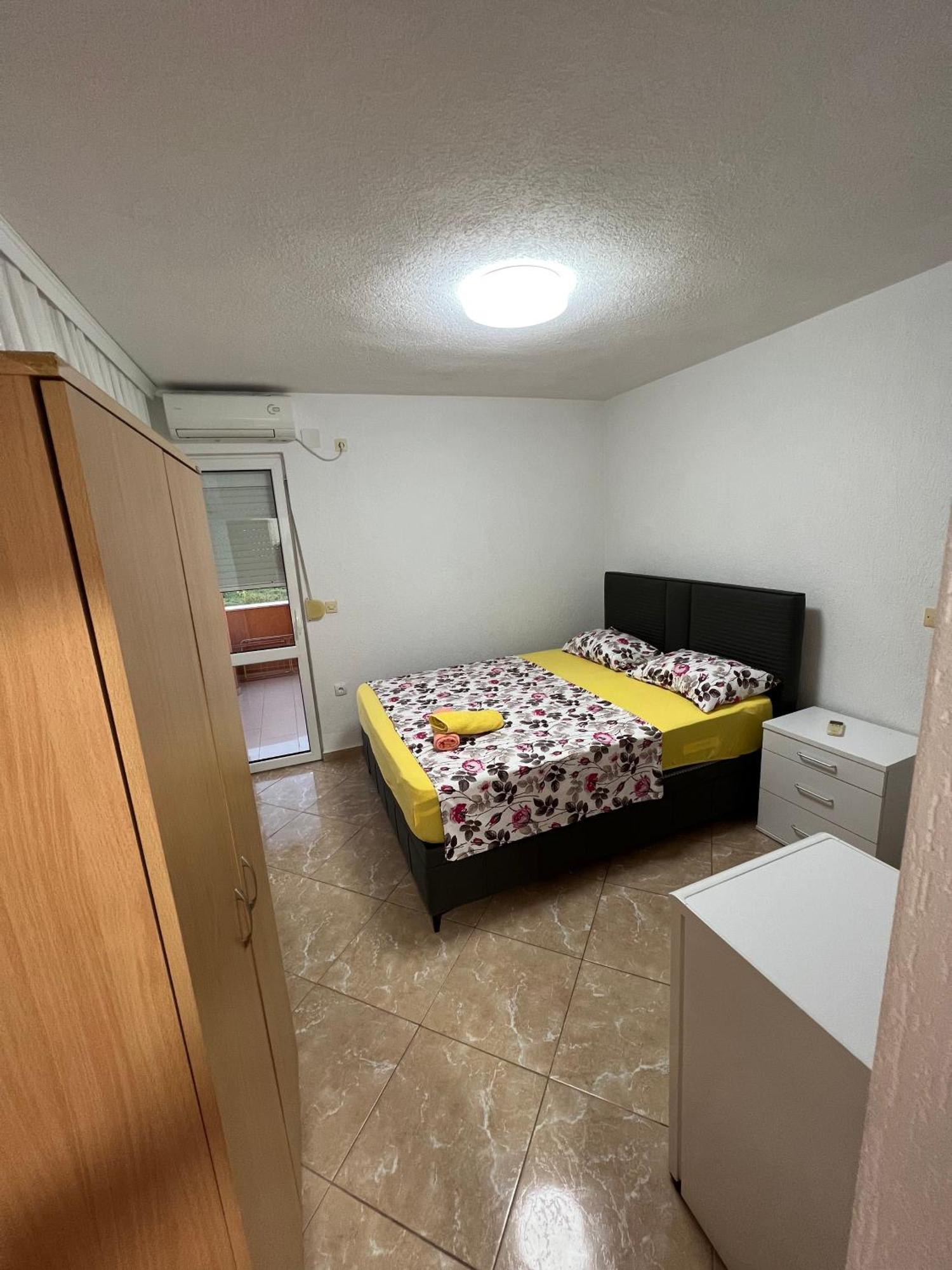 Apartments Zalli Улцинь Екстер'єр фото
