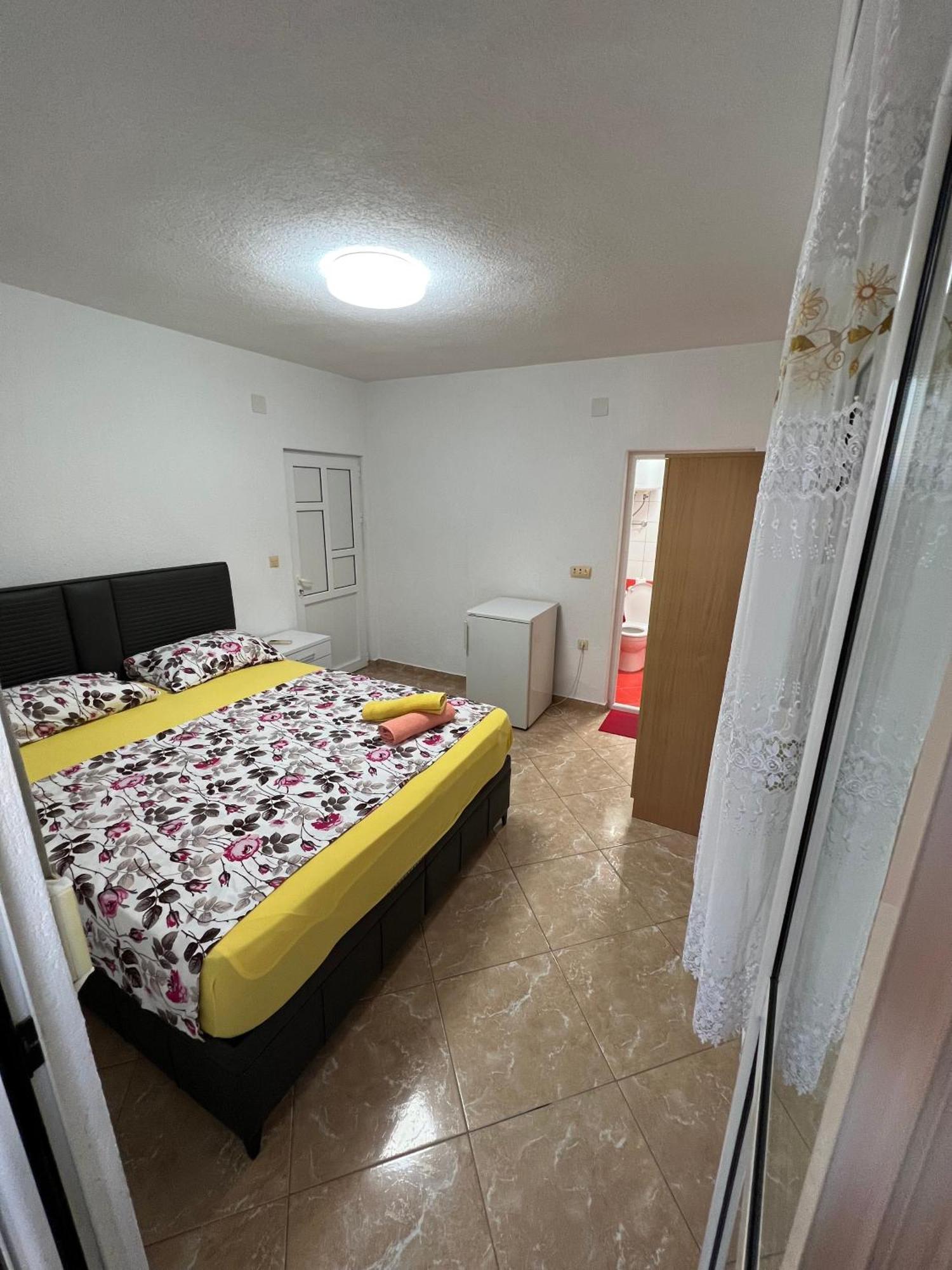 Apartments Zalli Улцинь Екстер'єр фото
